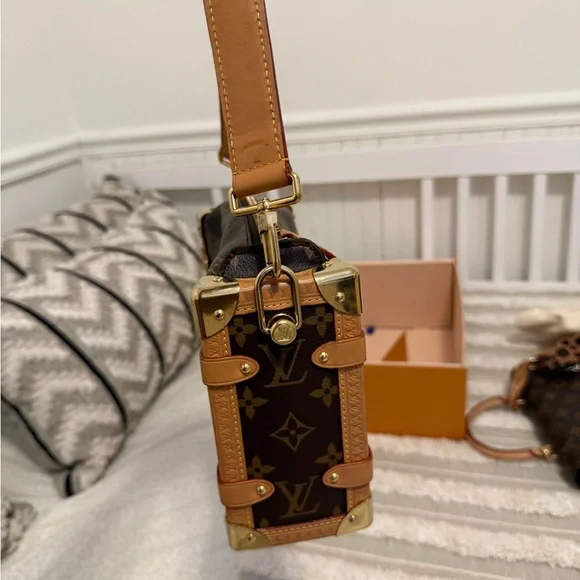 Louis Vuitton Side Trunk MM - Picture 7 of 9